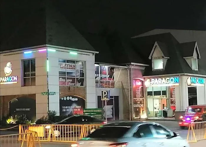 호텔 Deluxe @ Sta.lucia East Grand Mall - & Residences 3*
