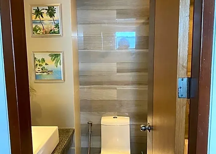Deluxe @ Sta.lucia East Grand Mall - & Residences 호텔 3*